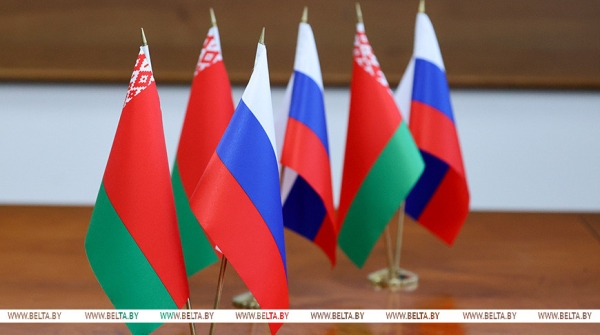 "С нами они не справятся!": Лукашенко предостерёг Запад от попыток додавить Беларусь и Россию