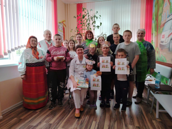 «Серебряные» волонтеры порадовали юных пациентов Копыльской ЦРБ