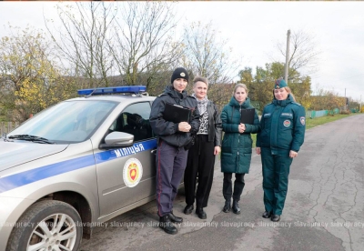 Милиция, медики, МЧС: комплексный рейд посещает семьи группы риска в Копыльском районе