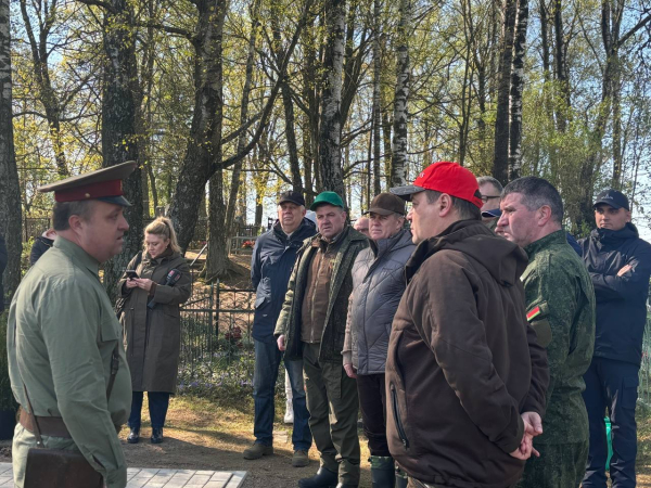 Роман Головченко приехал в Копыльский район для участия в республиканском субботнике