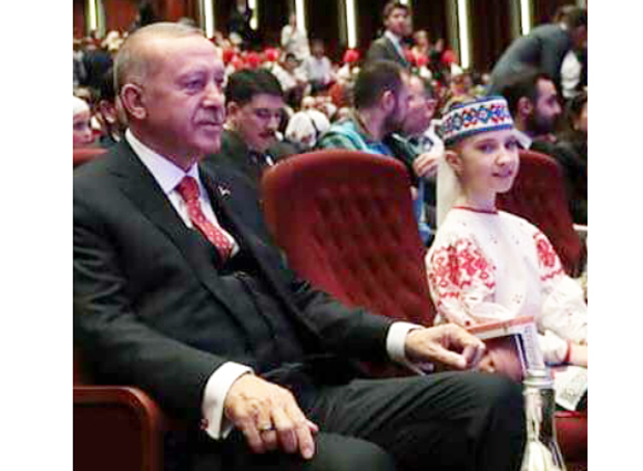 ■ Рядом с Президентом Турецкой Республики копылянка Анастасия Бочко