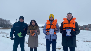 Активисты БРСМ совместно с РОЧС организовали профилактическую акцию «Зимний патруль»