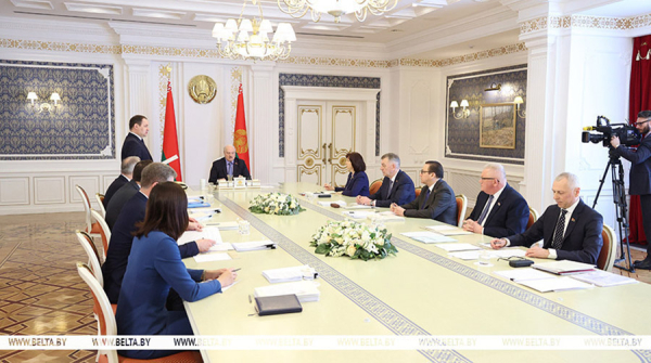 На совещании у Лукашенко обсуждают подготовку к первому заседанию VII ВНС