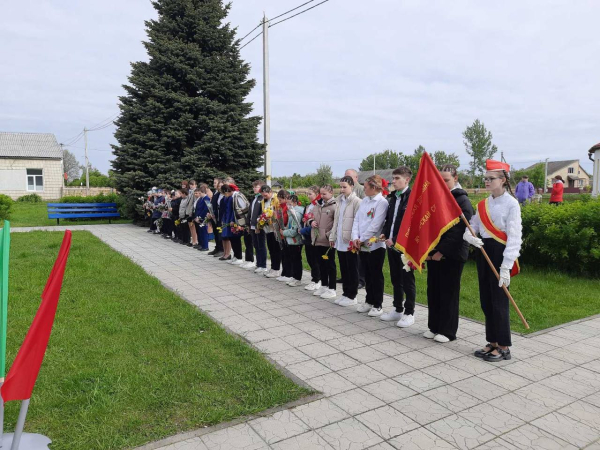 Торжественные митинги прошли у памятников погибших земляков в Жилихово и Бучатино